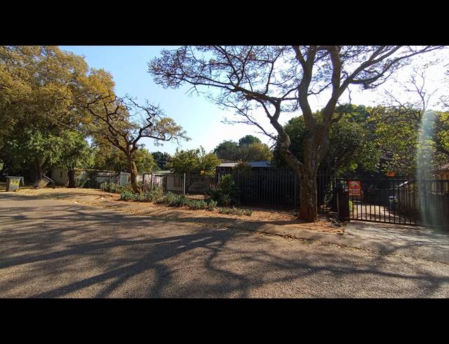 3 BEDROOM FREEHOLD FOR SALE IN SILVERTON